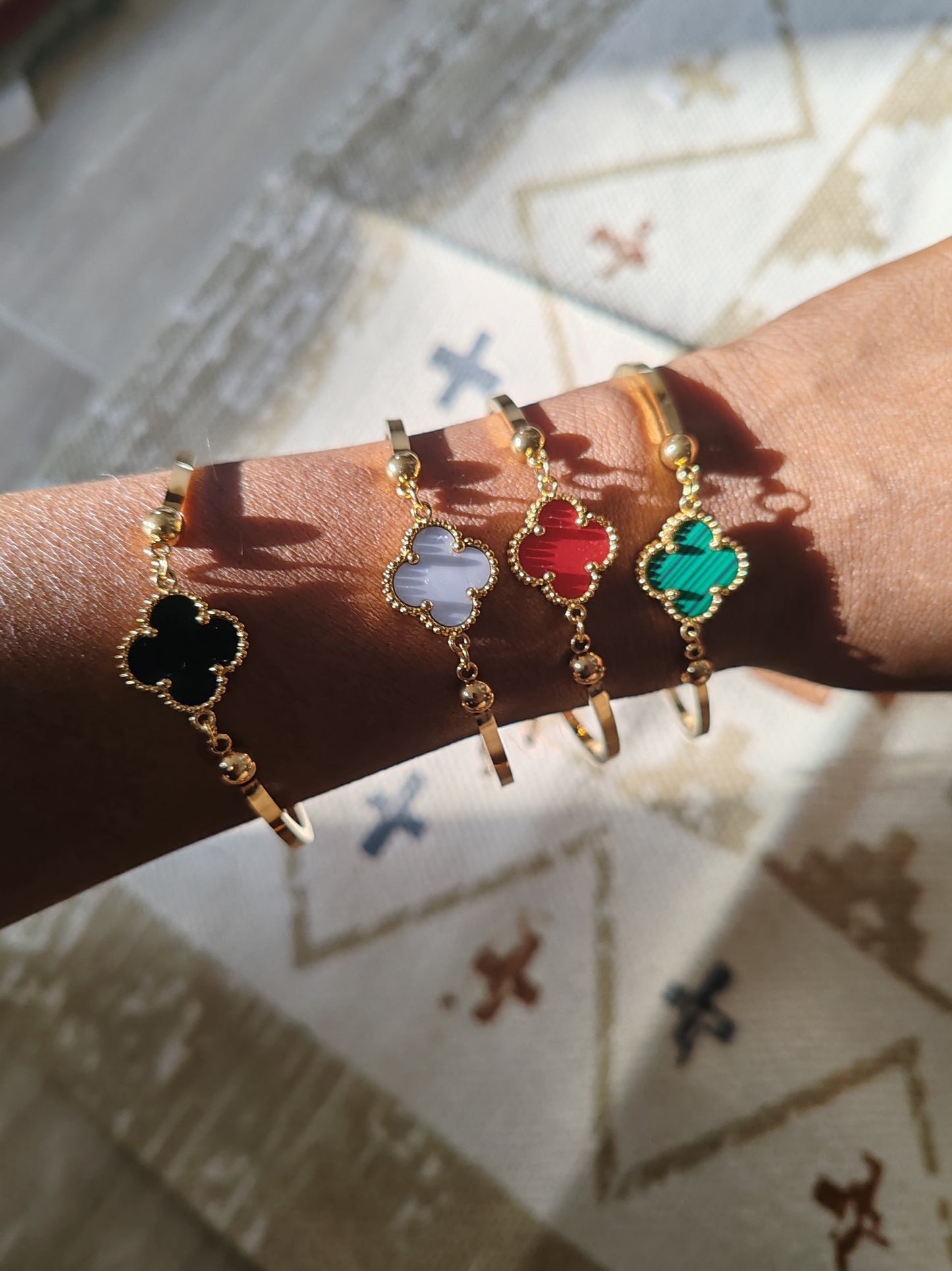 Bracelet trèfle ajustable noir