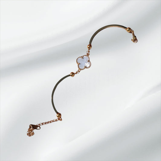 Bracelet trèfle ajustable blanc nacré