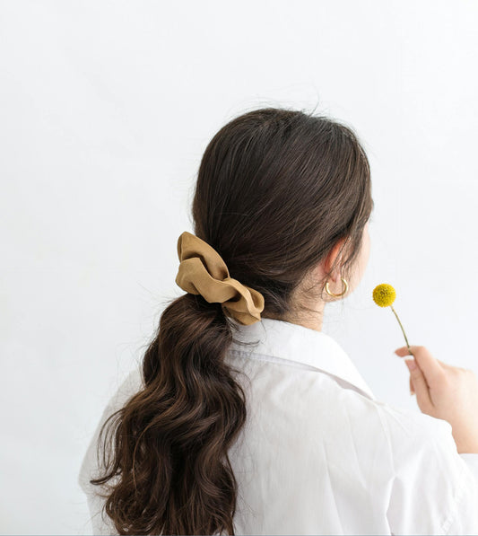 Chouchous en satin et organza : lequel choisir pour quel style ?